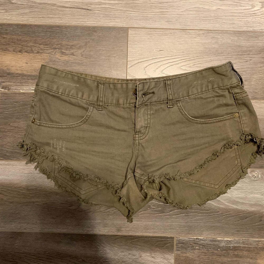 Army green billabong shorts